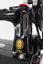 Load image into Gallery viewer, Singer Featherweight 222K Sewing Machine EK3247**
