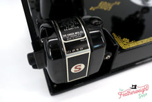 Load image into Gallery viewer, Singer Featherweight 221K Sewing Machine, EG7068**
