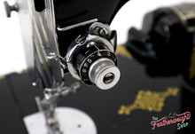Load image into Gallery viewer, Singer Featherweight 221K Sewing Machine, EG7068**
