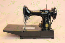 Load image into Gallery viewer, Singer Featherweight 222K Sewing Machine EJ913***
