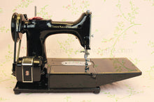 Load image into Gallery viewer, Singer Featherweight 222K Sewing Machine EJ913***
