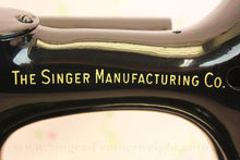 Load image into Gallery viewer, Singer Featherweight 222K Sewing Machine EM602***
