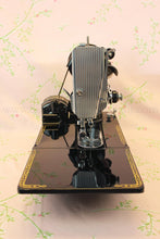 Load image into Gallery viewer, Singer Featherweight 222K Sewing Machine EM6047**
