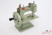 Load image into Gallery viewer, Singer Sewhandy Model 20 - Hammered Green - RARE
