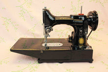 Load image into Gallery viewer, Singer Featherweight 222K Sewing Machine EM6046**
