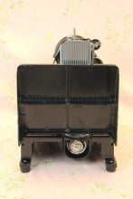 Load image into Gallery viewer, Singer Featherweight 222K Sewing Machine EM6046**
