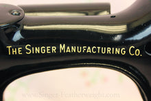 Load image into Gallery viewer, Singer Featherweight 222K Sewing Machine EM6046**
