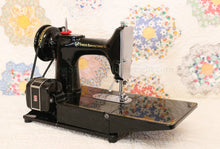 Load image into Gallery viewer, Singer Featherweight 222K Sewing Machine EM6028***
