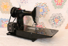 Load image into Gallery viewer, Singer Featherweight 222K Sewing Machine EJ617***
