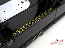 Load image into Gallery viewer, Singer Featherweight 222K 1957 - EM6031**
