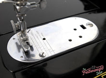 Load image into Gallery viewer, Singer Featherweight 222K 1957 - EM6031**

