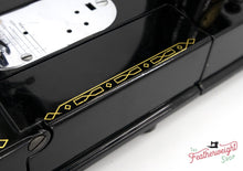 Load image into Gallery viewer, Singer Featherweight 222K Sewing Machine EM960***
