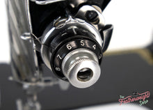 Load image into Gallery viewer, Singer Featherweight 222K Sewing Machine EM960***
