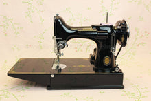 Load image into Gallery viewer, Singer Featherweight 221 Sewing Machine GOLDEN GATE SAN FRANCISCO Edition AF090***
