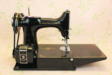 Load image into Gallery viewer, Singer Featherweight 221 Sewing Machine GOLDEN GATE SAN FRANCISCO Edition AF090***
