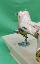 Load image into Gallery viewer, Singer Featherweight 221J Sewing Machine, TAN ES658***

