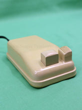 Load image into Gallery viewer, Singer Featherweight 221J Sewing Machine, TAN ES658***

