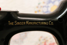 Load image into Gallery viewer, Singer Featherweight 221 Sewing machine, 1935 AD945***
