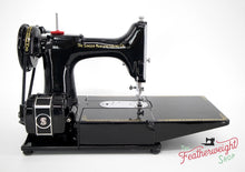 Load image into Gallery viewer, Singer Featherweight 222K Sewing Machine EM9618**
