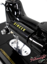 Load image into Gallery viewer, Singer Featherweight 222K Sewing Machine EM9618**
