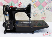 Load image into Gallery viewer, Singer Featherweight 222K Sewing Machine EL184***
