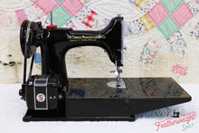 Load image into Gallery viewer, Singer Featherweight 221K Sewing Machine, French EF909***
