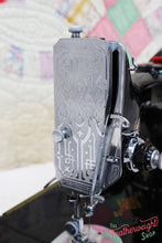Load image into Gallery viewer, Singer Featherweight 221K Sewing Machine, French EF909***
