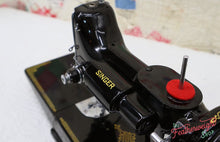 Load image into Gallery viewer, Singer Featherweight 221K Sewing Machine, French EF909***
