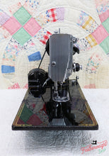 Load image into Gallery viewer, Singer Featherweight 222K Sewing Machine EK3212**
