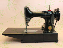 Load image into Gallery viewer, Singer Featherweight 222K Sewing Machine, "Red S" ER900***
