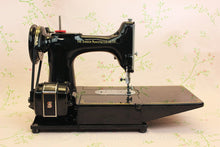 Load image into Gallery viewer, Singer Featherweight 222K Sewing Machine, "Red S" ER900***
