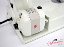 Load image into Gallery viewer, Singer Featherweight 221 Sewing Machine, WHITE EV967***
