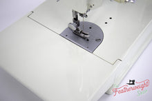 Load image into Gallery viewer, Singer Featherweight 221 Sewing Machine, WHITE EV967***
