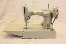 Load image into Gallery viewer, Singer Featherweight 221 Sewing Machine, TAN ES878***
