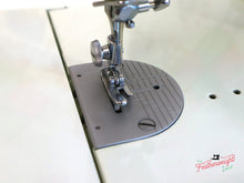 Load image into Gallery viewer, Singer Featherweight 221K Sewing Machine, WHITE EV9057**
