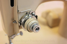 Load image into Gallery viewer, Singer Featherweight 221 Sewing Machine, TAN ES878***
