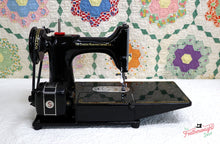 Load image into Gallery viewer, Singer Featherweight 222K Sewing Machine EJ622***
