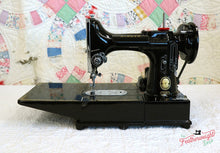 Load image into Gallery viewer, Singer Featherweight 222K Sewing Machine EP131***
