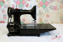 Load image into Gallery viewer, Singer Featherweight 222K Sewing Machine EP131***
