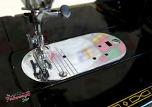 Load image into Gallery viewer, Singer Featherweight 222K Sewing Machine EP131***
