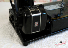 Load image into Gallery viewer, Singer Featherweight 222K Sewing Machine EP131***
