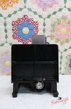 Load image into Gallery viewer, Singer Featherweight 222K Sewing Machine EK6362**
