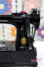 Load image into Gallery viewer, Singer Featherweight 222K Sewing Machine EK6362**
