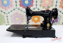 Load image into Gallery viewer, Singer Featherweight 222K Sewing Machine EN136***

