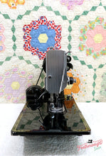 Load image into Gallery viewer, Singer Featherweight 222K Sewing Machine EN136***
