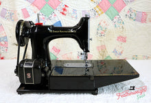 Load image into Gallery viewer, Singer Featherweight 222K Sewing Machine, RED "S" EP758***
