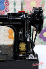 Load image into Gallery viewer, Singer Featherweight 222K Sewing Machine EN136***

