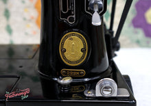 Load image into Gallery viewer, Singer Featherweight 222K Sewing Machine EN136***
