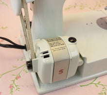 Load image into Gallery viewer, Singer Featherweight 221 Sewing Machine, WHITE FA128***
