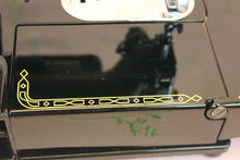 Load image into Gallery viewer, Singer Featherweight 222K Sewing Machine EM958**
